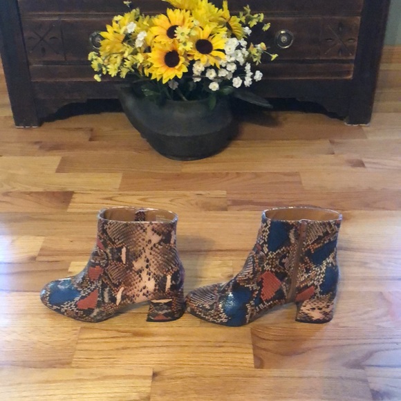 Boots - Picture 5 of 13